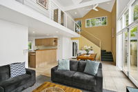 Book Ocean Grove Accommodation Vacations Hotel NSW Hotel NSW