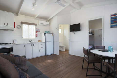Kanasta Caravan Park - Hotel NSW 20