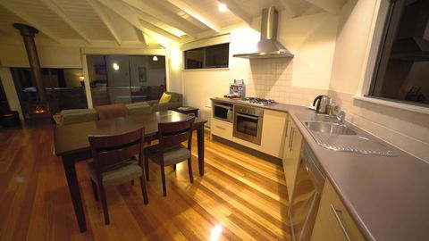 Limosa Rise - Hotel NSW 6