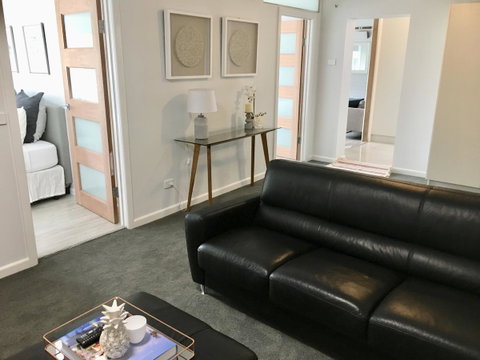 The Wheelhouse - 2BR Waterfront Apt In Town - Hotel NSW 10