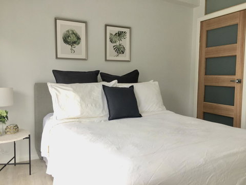 The Wheelhouse - 2BR Waterfront Apt In Town - Hotel NSW 4