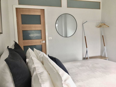 The Wheelhouse - 2BR Waterfront Apt In Town - Hotel NSW 5