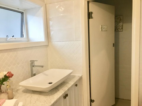 The Wheelhouse - 2BR Waterfront Apt In Town - Hotel NSW 12