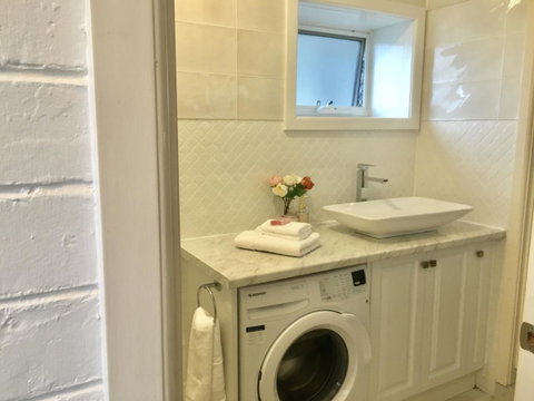 The Wheelhouse - 2BR Waterfront Apt In Town - Hotel NSW 13