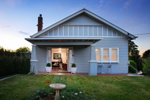 Churchills - Hotel NSW 3