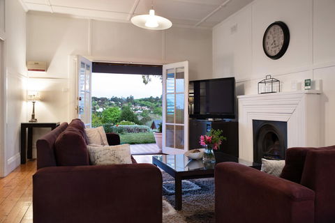 Churchills - Hotel NSW 8