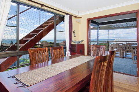 THE BOARDROOM ON BANKSIA - 11 Banksia Ave Bonny Hills - Hotel NSW 2