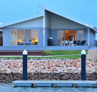 The Carnarvon Luxury Canal Home - Hotel NSW