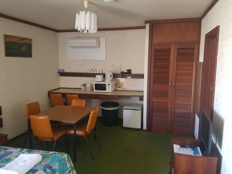 The Club Hotel - Hotel NSW 2