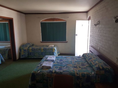The Club Hotel - Hotel NSW 3