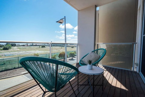 The Cove @ New Port-Pool - Spa - Sauna - Gym & More - Hotel NSW 1
