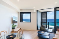 The Edge - Luxurious Waterfront Apartment
