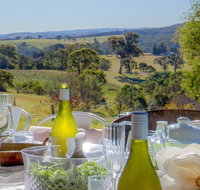 The Farmhouse - grape vines and rolling green hills - Hotel NSW