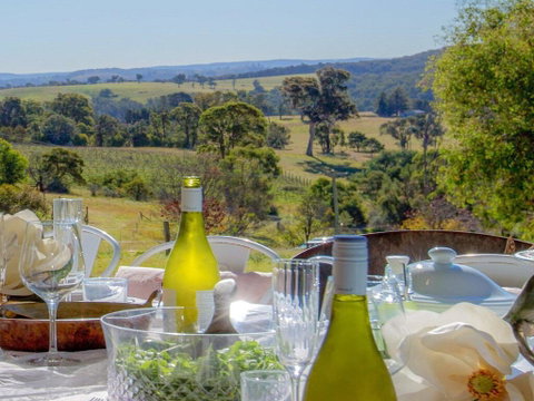 The Farmhouse - Grape Vines And Rolling Green Hills - Hotel NSW 0
