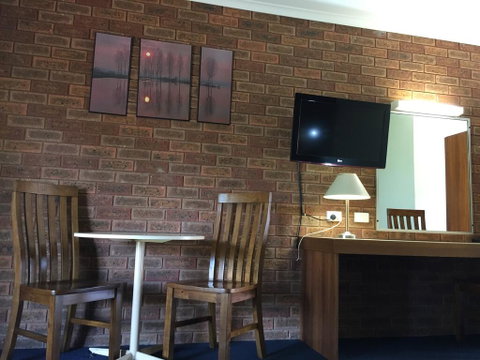 The Finley Palm Motor Inn - Hotel NSW 3