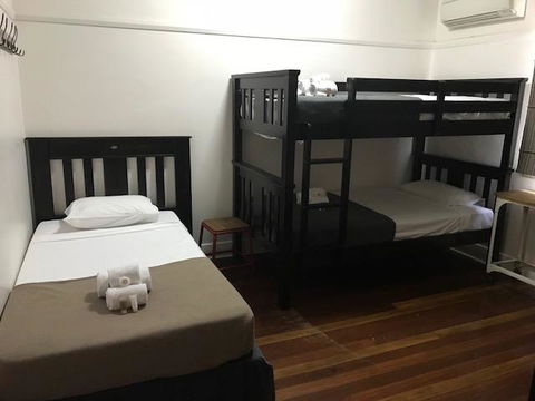 The Irish Village - Hotel NSW 1