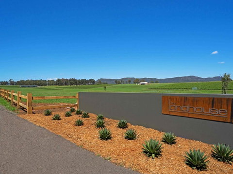The Longhouse - Suite 2 - Hotel NSW 1