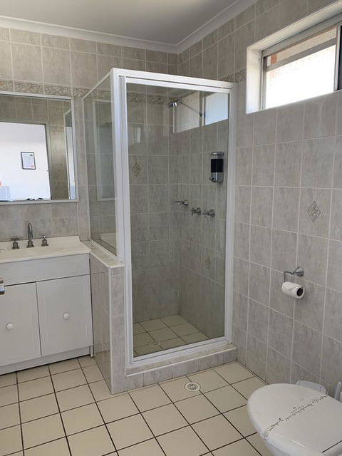 The Oaks Hotel Motel - Hotel NSW 2