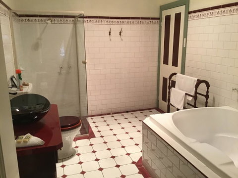 The Olde Devonshire House - Hotel NSW 3