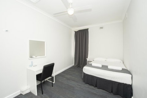 The Parade Hotel - Hotel NSW 3