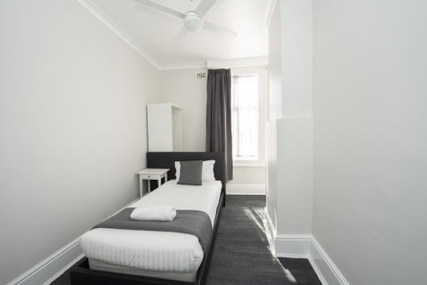 The Parade Hotel - Hotel NSW 2