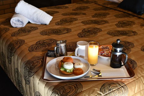 The Town House Motor Inn - Hotel NSW 2