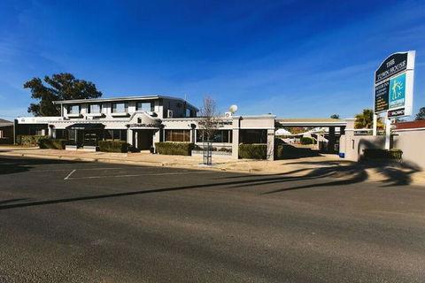 The Town House Motor Inn - Hotel NSW 0