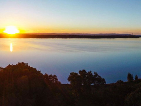 The Wharf House - Budgewoi - Hotel NSW 2