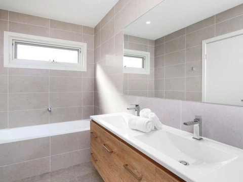 The Wharf House - Budgewoi - Hotel NSW 3