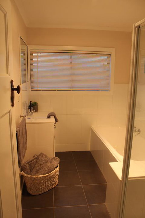 The Yellow Daisy - Hotel NSW 2