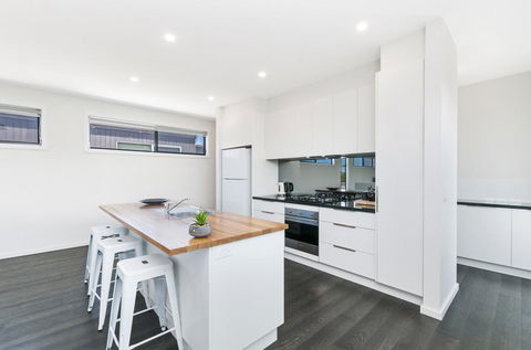 Thunder Point - Hotel NSW 2