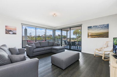 Thunder Point - Hotel NSW 0