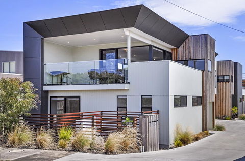 Thunder Point - Hotel NSW 1