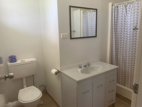 Tin Can Bay Budget Accommodation - Hotel NSW 2