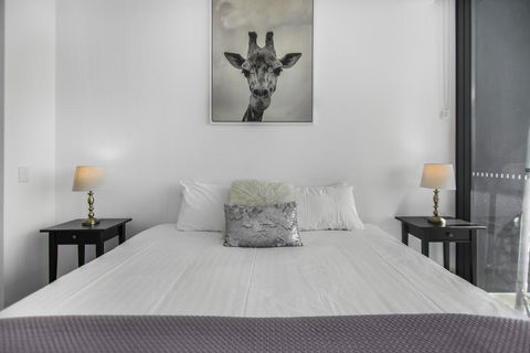 Top Floor 3 Bed Apartment With Million Dollar Views - Hotel NSW 2