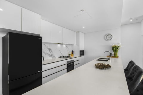 Top Floor 3 Bed Apartment With Million Dollar Views - Hotel NSW 1