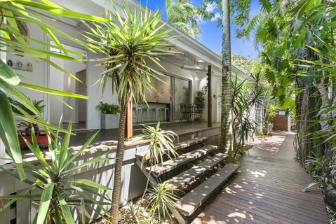 Tranquil & Tropical, Sunshine Beach - Hotel NSW 2