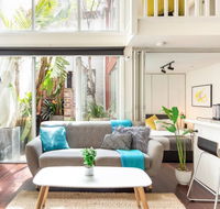 Trendy Loft Near Smith St. with Cosy Courtyard and Parking - Hotel NSW