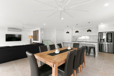 Tropical Beachside Oasis In Clifton Beach - Hotel NSW 3