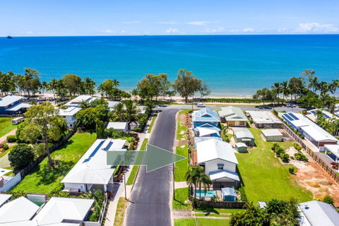 Tropical Beachside Oasis In Clifton Beach - Hotel NSW 1