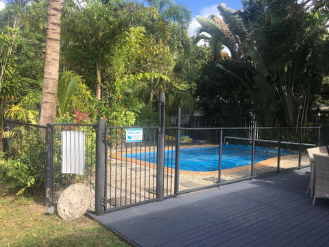 Tropical Private Open Space At Trinity - Hotel NSW 2