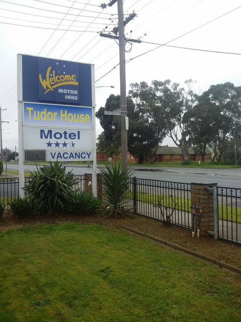 Tudor House Motel - Hotel NSW 3