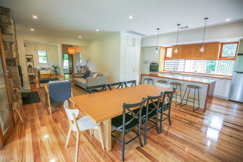 Two Oaks - Hotel NSW 1