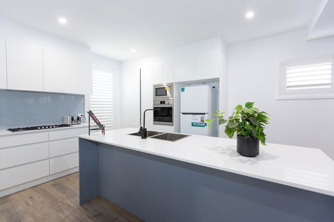 TWO TEN Sleeps 10! Luxury CBD Accommodation - Hotel NSW 3