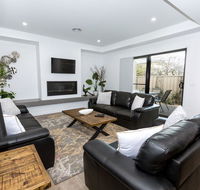 TWO TEN Sleeps 10 Luxury CBD Accommodation - Hotel NSW