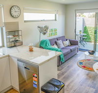 U201 Brunswick Living Brand New Deluxe Balcony Upper Floor Apartment close to Airport and CBD - Hotel NSW