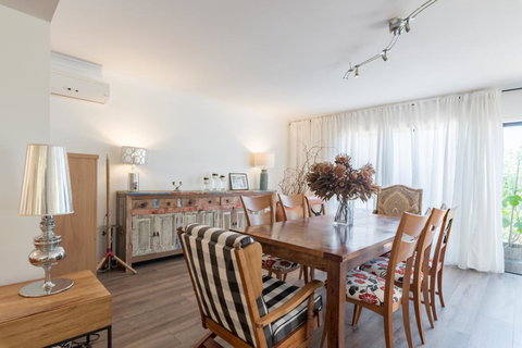 ULTRA SPACIOUS STYLISH HOME IN PRESTONS - SYDNEY - Hotel NSW 1