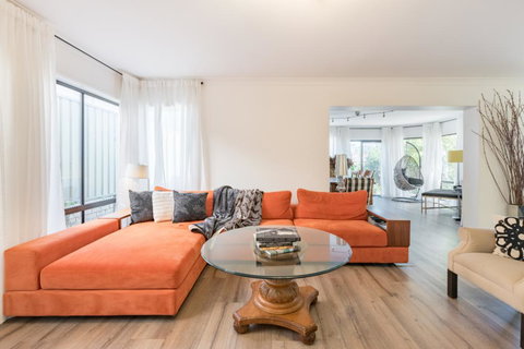 ULTRA SPACIOUS STYLISH HOME IN PRESTONS - SYDNEY - Hotel NSW 0