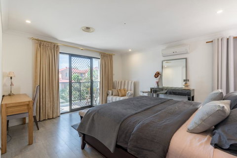 ULTRA SPACIOUS STYLISH HOME IN PRESTONS - SYDNEY - Hotel NSW 2