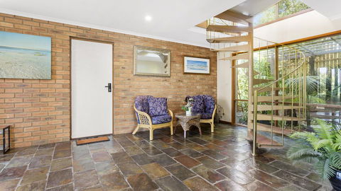 VIEWS AT MCCRAE..... - Hotel NSW 1